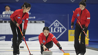 三分线外约 三分线外约